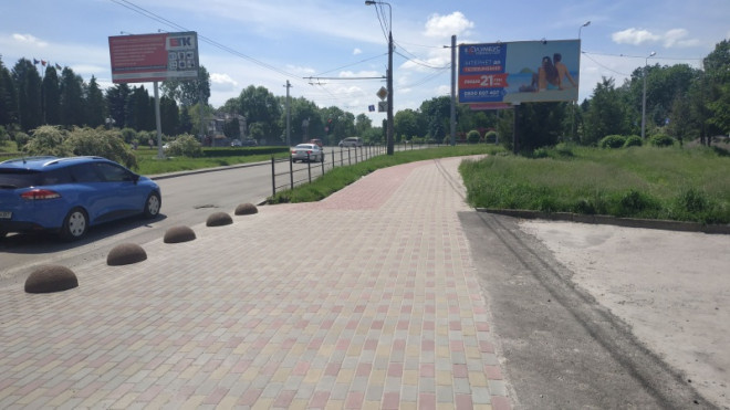 У Тернополі гарно відремонтували тротуар по усій вулиці Крушельницька (фотофакт)