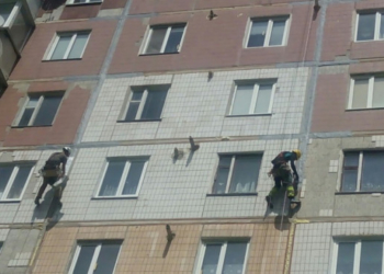 У Тернополі продовжують ремонтувати міжпанельні шви у багатоповерхівках