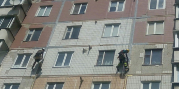 У Тернополі продовжують ремонтувати міжпанельні шви у багатоповерхівках