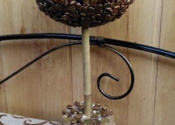 Із кави, монет, доларів тернополянка створює розкішні дерева