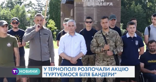 У Тернополі провели акцію “Гуртуємося біля Бандери” (Відео)