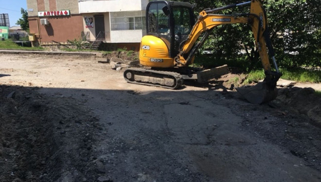 На ще одному міжбудинковому проїзді почали ремонт