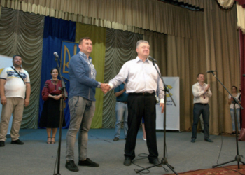 Оплески та «Слава Україні!»: п‘ятого Президента Петра Порошенка зустріли у Зборові (Фото)