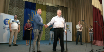 Оплески та «Слава Україні!»: п‘ятого Президента Петра Порошенка зустріли у Зборові (Фото)
