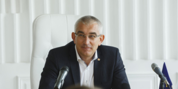 На старті виборів вже визначився лідер по одному з округів