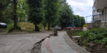 На Чалдаєва, 1 у Тернополі почали облаштовувати пішохідну зону