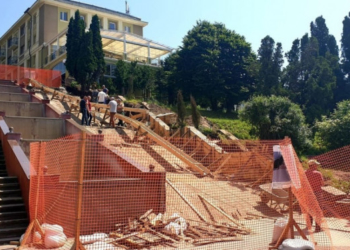 Триває капітальний ремонт сходів, які ведуть до набережної Тернопільського ставу