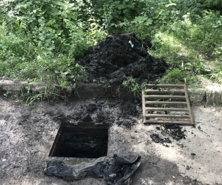 При очищенні каналізації у Тернополі знайшли… штани!