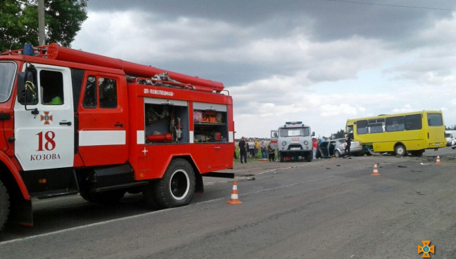 На Тернопільщині трапилася жахлива аварія. Аж викликали рятувальників (фотофакт)
