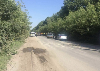 У Тернопільській області люди перекрили дорогу (Фото)