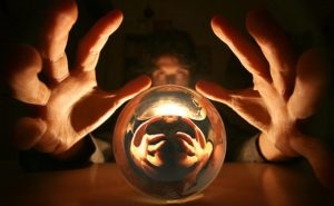 На Тернопільщині шахрайки так налякали пенсіонерів прокляттям, що ті позбулися грошей