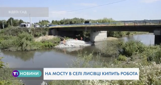 На мосту в селі Лисівці Тернопільської області «кипить» робота