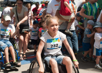 Тернополяни піднімуть на Говерлу двох дівчаток з інвалідністю