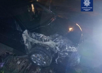 Посеред ночі у Тернополі трапилося ДТП (фотофакт)