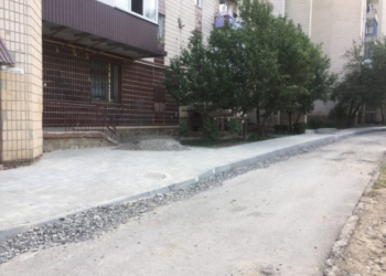 У Тернополі на Морозенка розпочали ремонт двору (фотофакт)