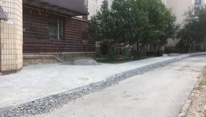 У Тернополі на Морозенка розпочали ремонт двору (фотофакт)