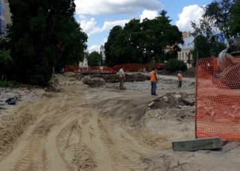 На вулиці Чорновола тривають активні ремонтні роботи