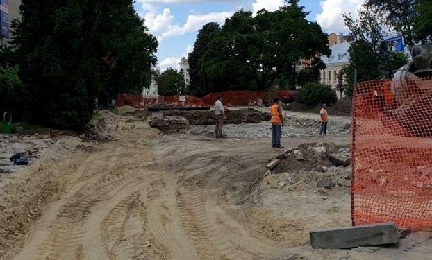 На вулиці Чорновола тривають активні ремонтні роботи