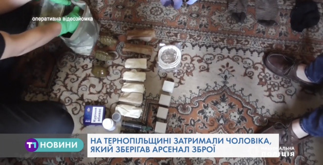 За зберігання цілого арсеналу зброї на Тернопіллі затримали чоловіка