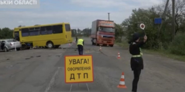 Смертельна ДТП на Тернопільщині: не розминулися рейсовий автобус та легковик
