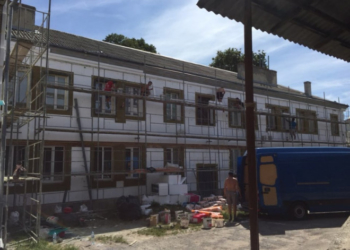 Триває термомодернізація будинку на вулиці Новий Світ, 45