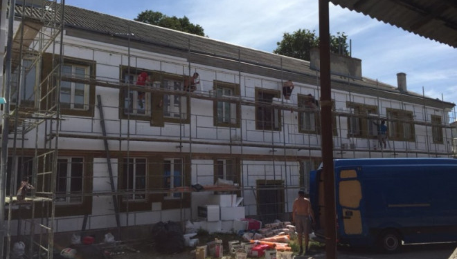 Триває термомодернізація будинку на вулиці Новий Світ, 45