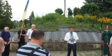 «Це було нечуване явище – людей засуджували за те, що вони – укpаїнці», – Віктоp Овчаpук