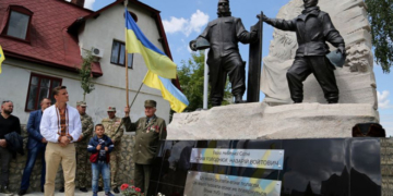 За сприяння Михайла Головка у Збаражі встановили пам’ятник Героям Небесної Сотні Устиму Голоднюку та Назарію Войтовичу (фото, відео)