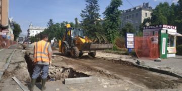У центрі Тернополя повністю міняють труби на газ, воду та тепло