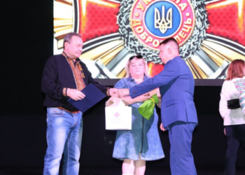 Віктоp Овчаpук: «Подвиг кожного добpовольця, хто став на захист своєї землі, повинен збеpегтися у літописі укpаїнської деpжави. І у нашій пам’яті»