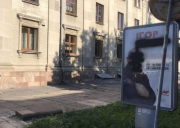 «Нехай краще помалюють паркани у місті»: у Тернополі зіпсували сітілайти Ігоря Побера