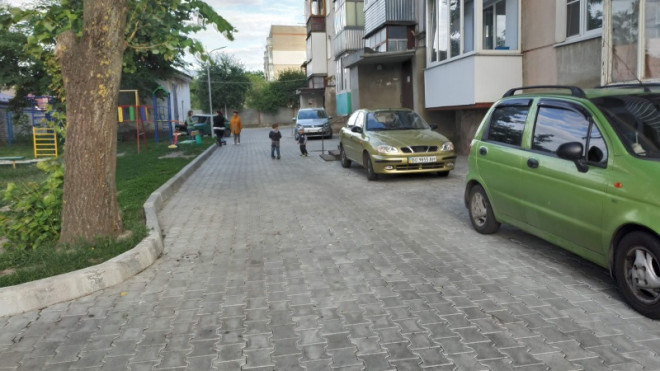 На Малишка у Тернополі відремонтували двір (фотофакт)