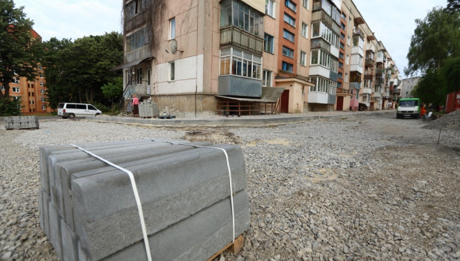 У Тернополі взялися ремонтувати ще один двір. Тепер на Довженка