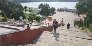Завершується бетонування сходин та площадок лівого спуску сходів біля фонтану «Сльози Гронського»