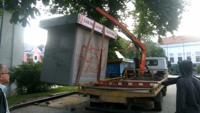 У Тернополі тривають демонтажі МАФів