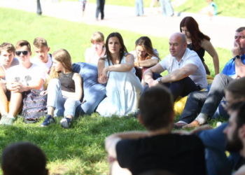 Без краваток: мер Тернополя зустрівся з молоддю