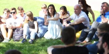 Без краваток: мер Тернополя зустрівся з молоддю