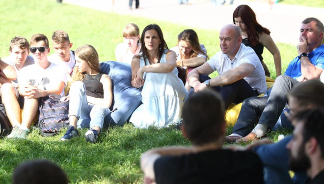 Без краваток: мер Тернополя зустрівся з молоддю