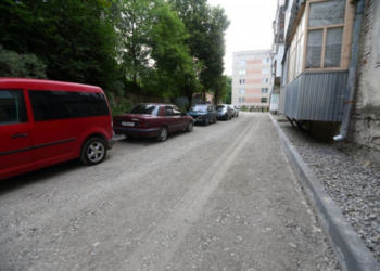 Ще один тернопільський двір ремонтують (фотофакт)