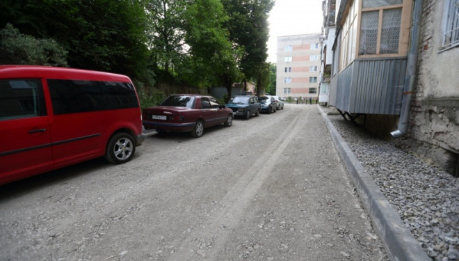 Ще один тернопільський двір ремонтують (фотофакт)