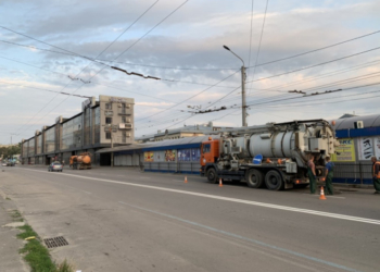 У Тернополі чистять ливневу каналізацію