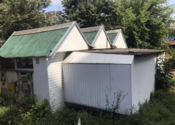 Демонтовано частини тимчасової споруди з вул. 15 квітня, 9 у Тернополі