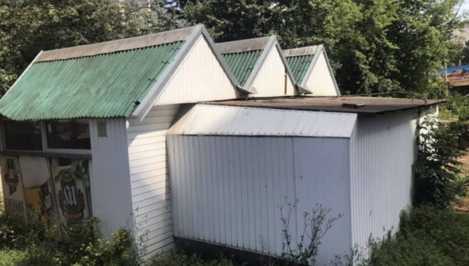 Демонтовано частини тимчасової споруди з вул. 15 квітня, 9 у Тернополі