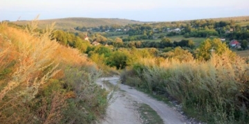 Літо на Тернопіллі: закинуті села і неповторні краєвиди (Фоторепортаж)