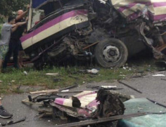 Рейсовий автобус та фура не розминулися на Тернопільщині, є потерпілі (Фото)