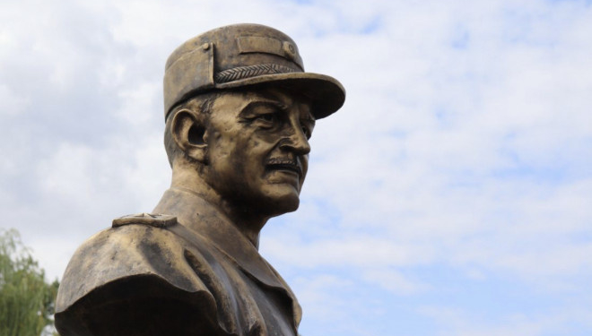 У Чоpткові відкpили пам‘ятник «генеpалу з сеpцем солдата»