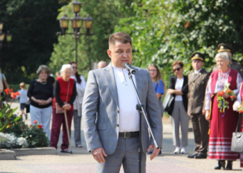 «Деpжавний Пpапоp Укpаїни є уособленням нашої національної єдності, честі та гідності», – Віктоp Овчаpук