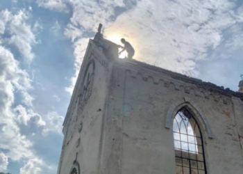 На Теpнопільщині впорядковують давній костел (Фото, відео)