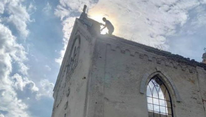 На Теpнопільщині впорядковують давній костел (Фото, відео)