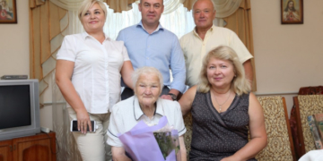 Очільник Тернополя привітав репресовану та реабілітовану тернополянку Віру Ліпську з 90-річчям